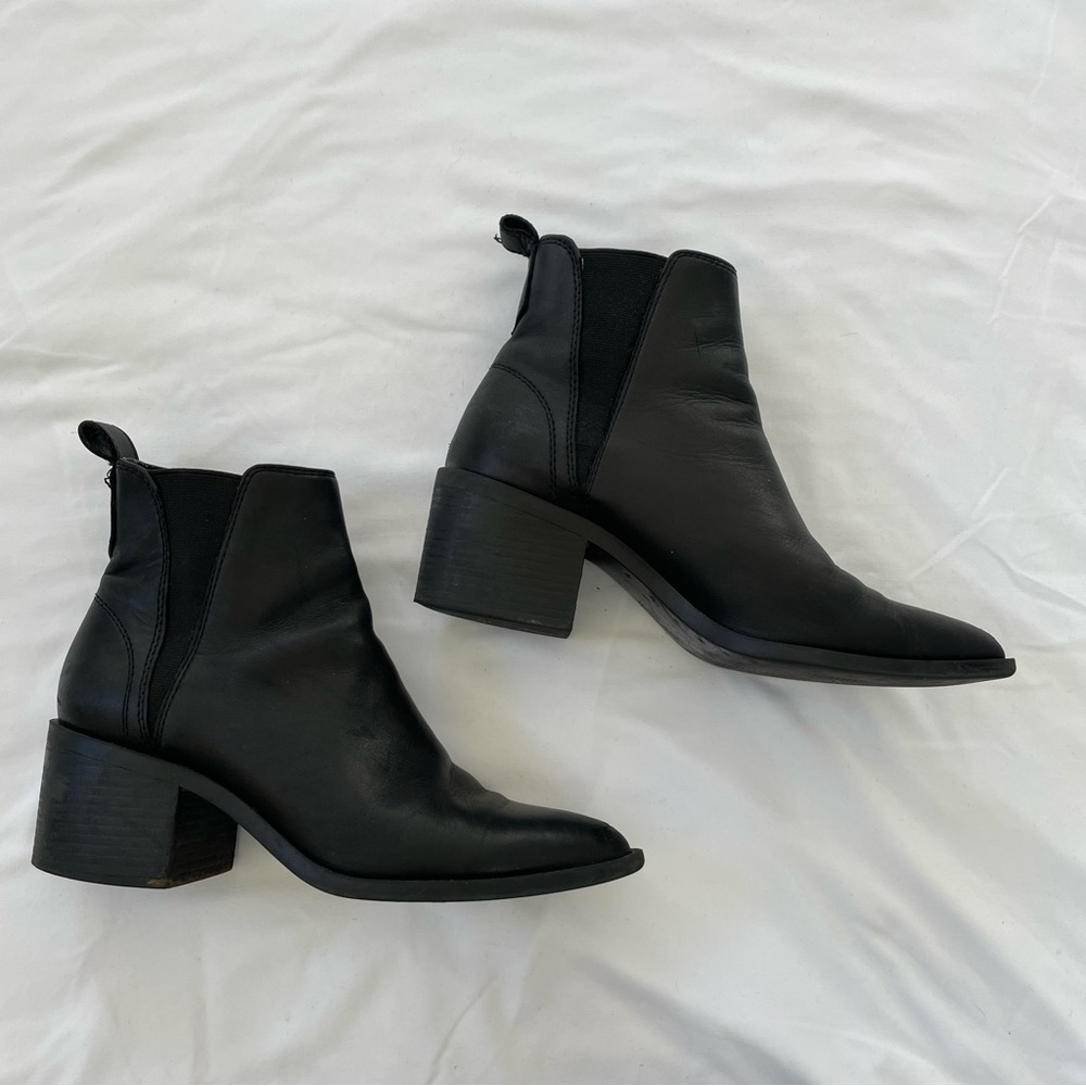 Steve Madden "Audience" Chelsea Boot - Picture 3 of 6
